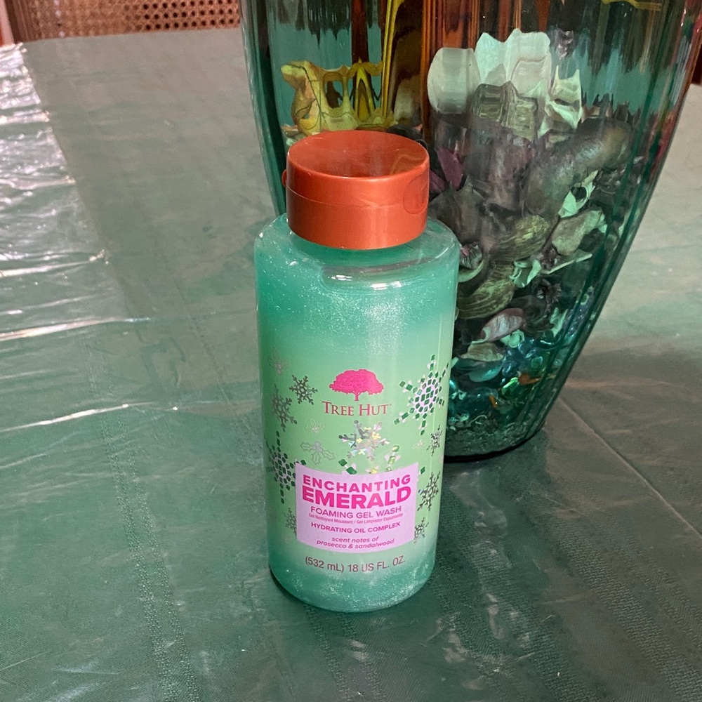 Tree Hut Gel Wash , Pink Hibiscus body lotion, tree hut body butter. All new